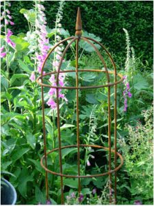 Small round-top obelisk